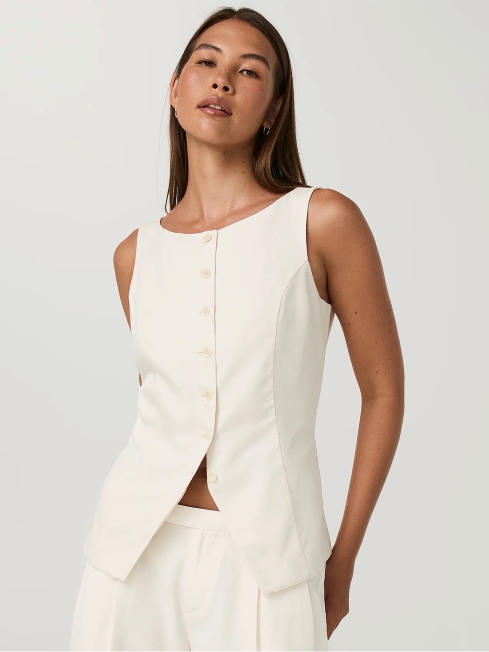 Vuori Trestles Twill Button Down Tank Top in Natural Size Medium